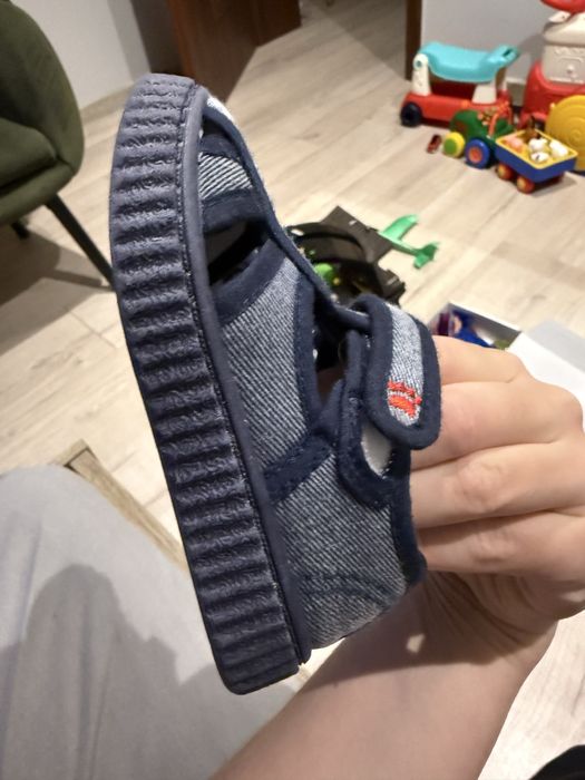 Kapcie na rzepy coccodrillo r. 20