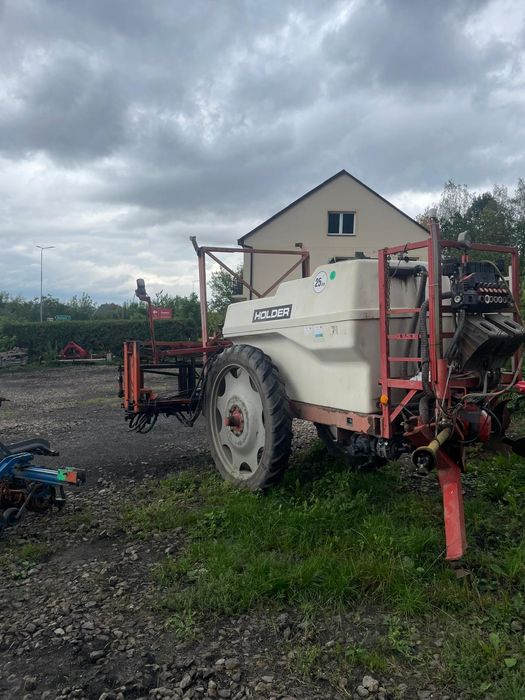 Opryskiwacz polowy ciągany na kołach HOLDER 21M 2700l