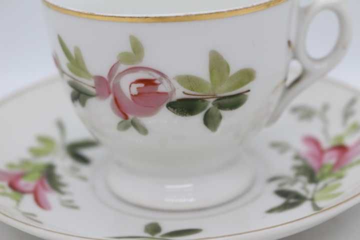 Chávena de Café Vista Alegre 1881 RARA Floral Rosa Pintura Manual