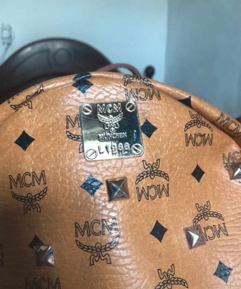 Mochila MCM Original Cognac com Tachas