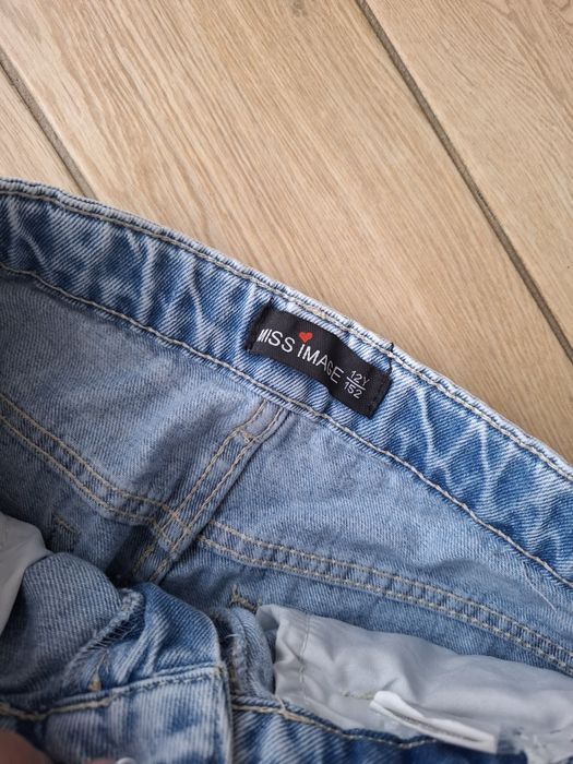 Jeansy  , szerokie z dziurami 152