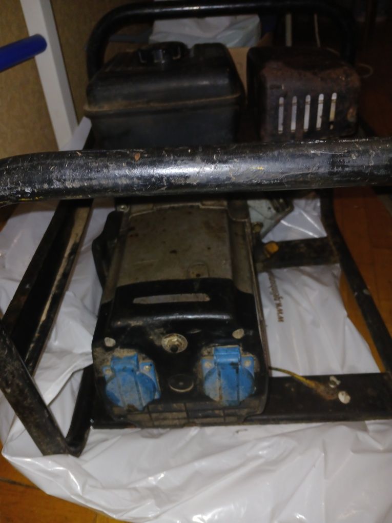 Бензогенератор HITACHI  KOKI 6.0HP E24SC