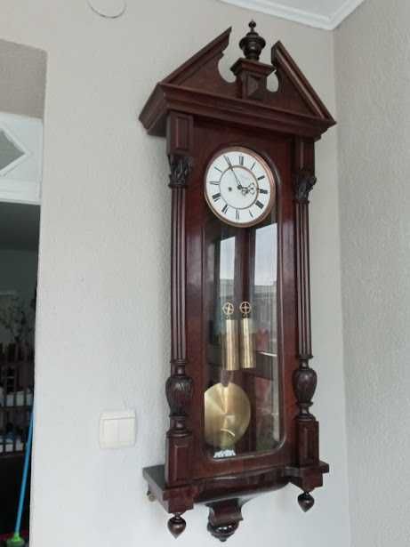 Stary, linkowy zegar wiedeński.