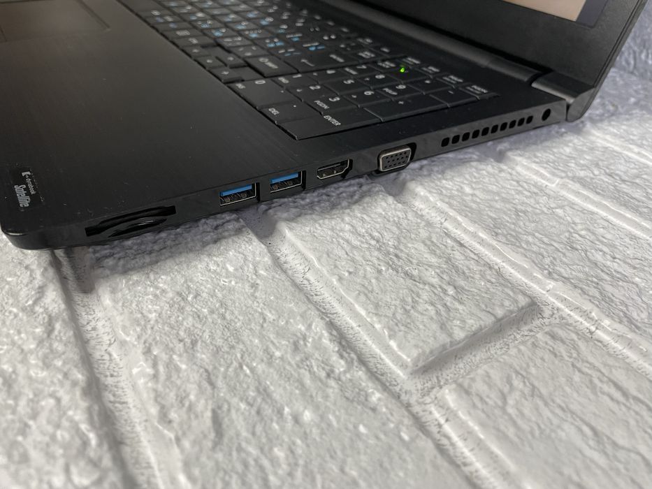 Офісний, надійний ноутбук з Японії/i3-5005/8 GB/SSD/Видеокарта 2GB.