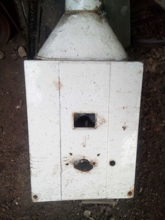 Продам стиральную машыну Занусси. под ремонт Малютку стекла