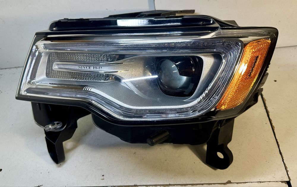 Фара ліва Jeep Grand Cherokee Xenon 68426879AB 2017 -2021