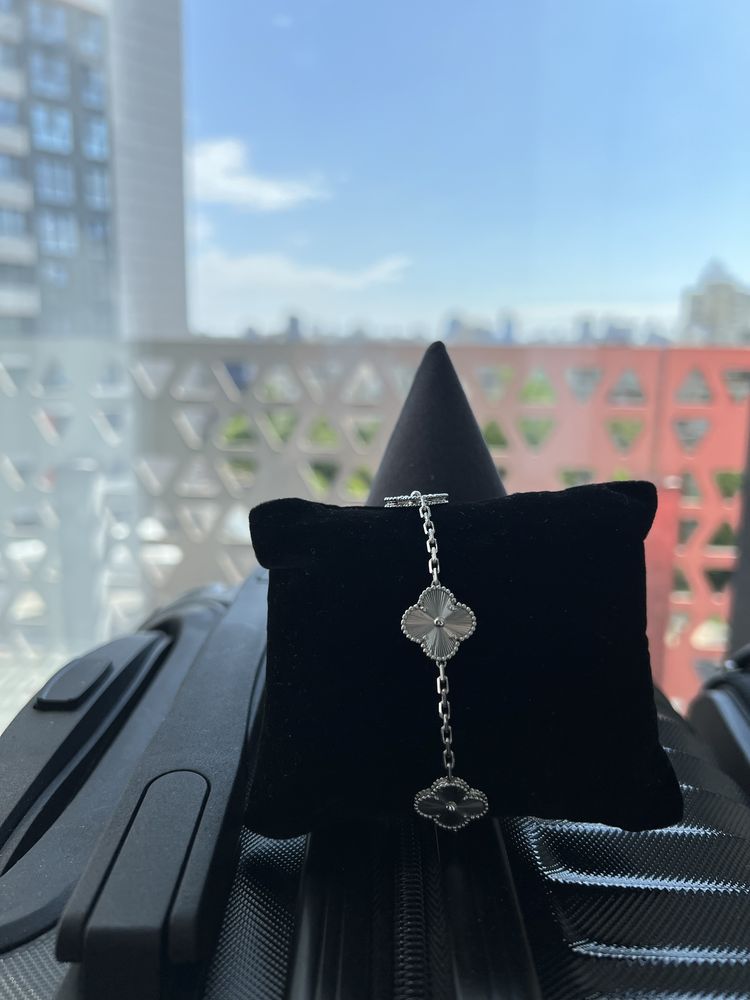 Золотий браслет в стилі „Van Cleef and Arpels“