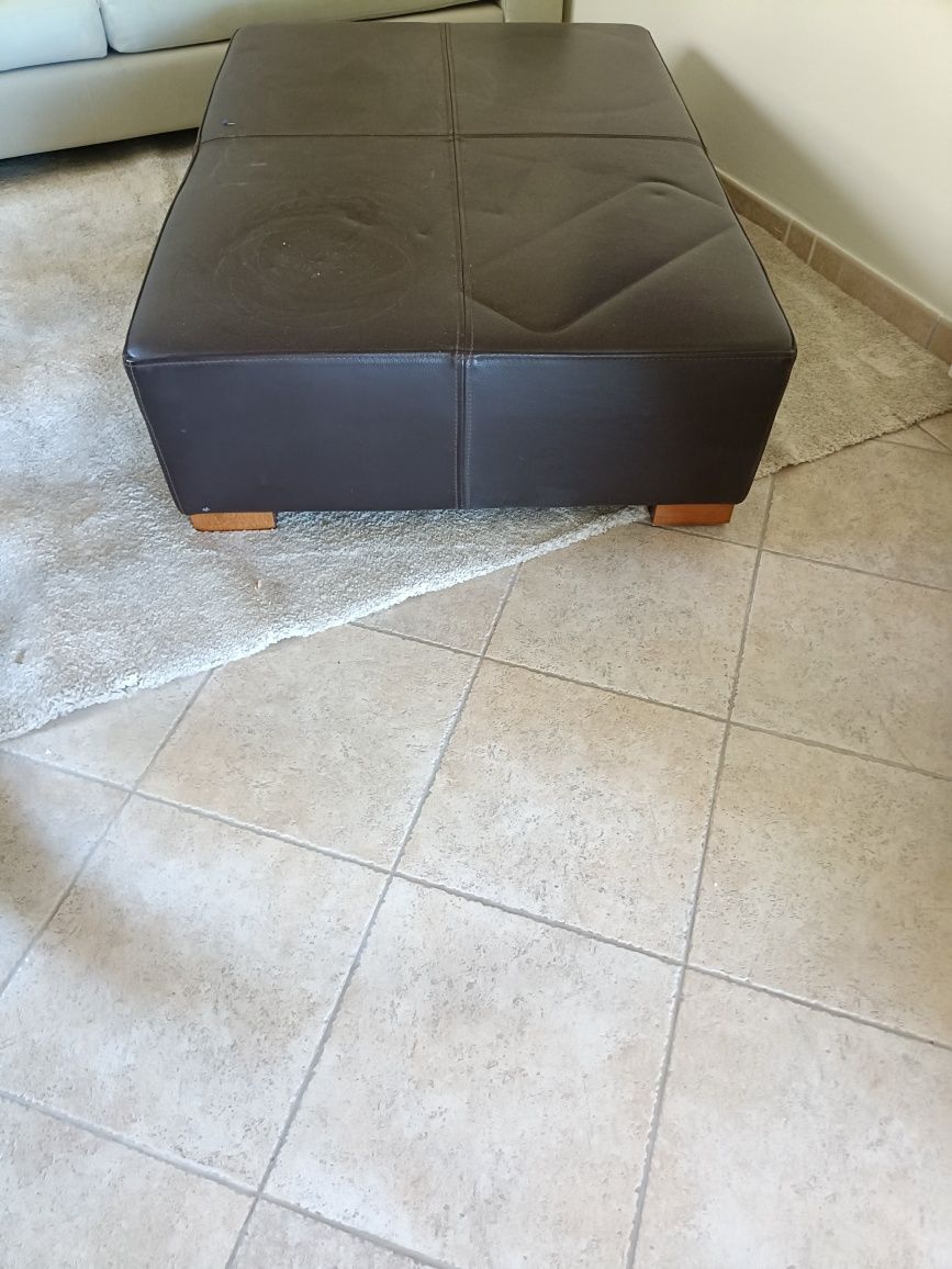 Banqueta de apoio de pele