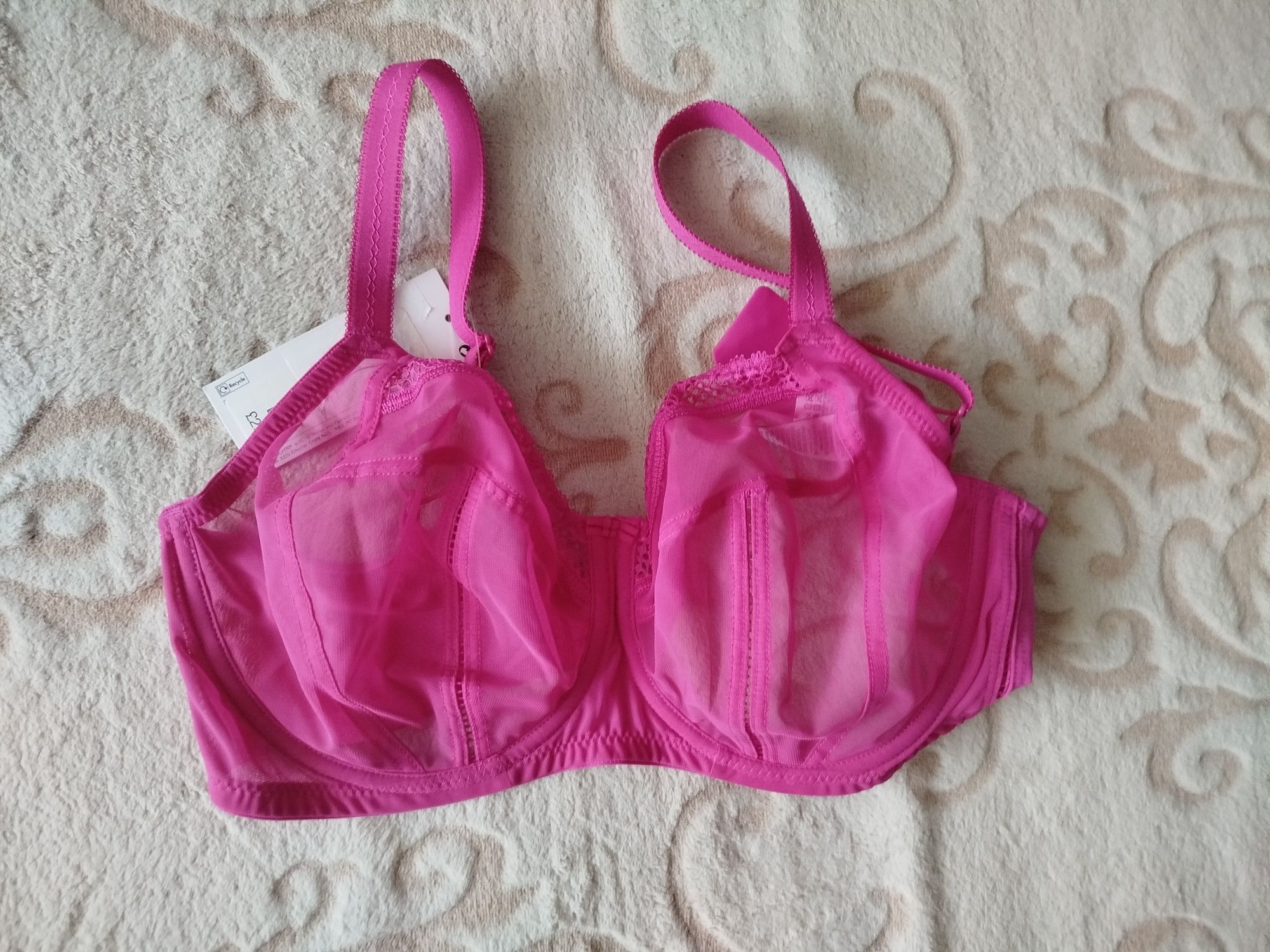 Продам бюстик m&s extra support bra
Размер 32 F. ( Объем 70 , тянется