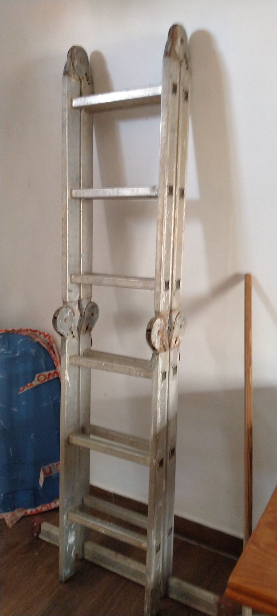 Escada dobrável usada