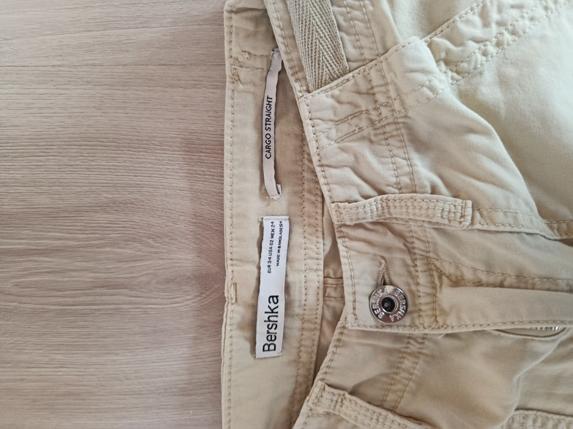 Spodnie cargo Bershka