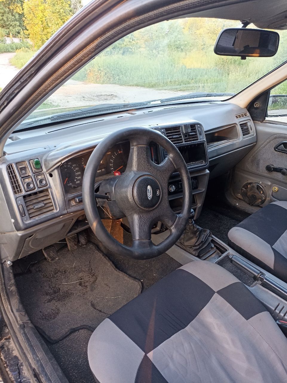 Продається Ford Sierra 1992 року 2.0