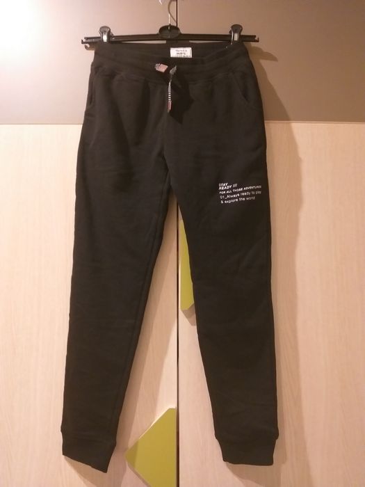 Spodnie chłopięce 146 rozmiar  lekko ocieplane