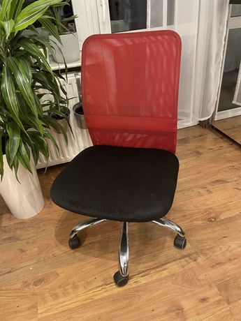 Fotel krzesło obrotowe czerwone