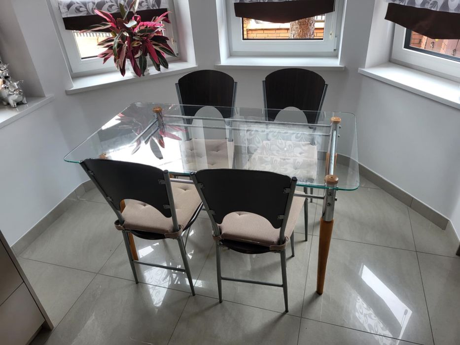 Szklany stół 140 x 75