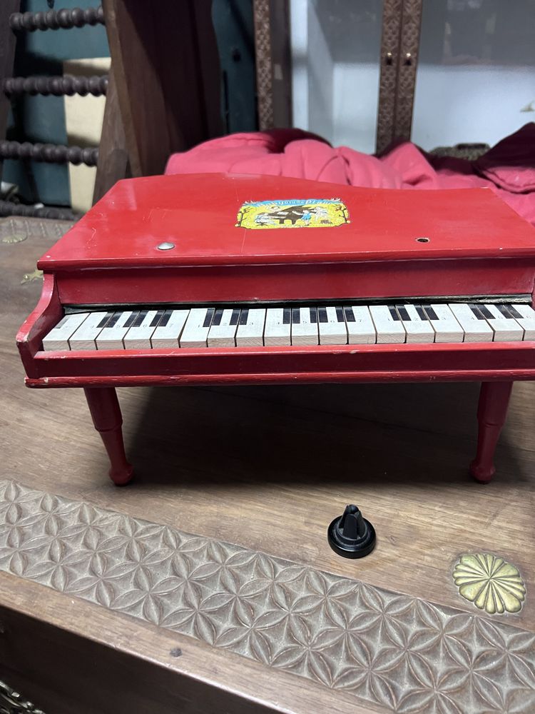 mini piano Babugt and piano