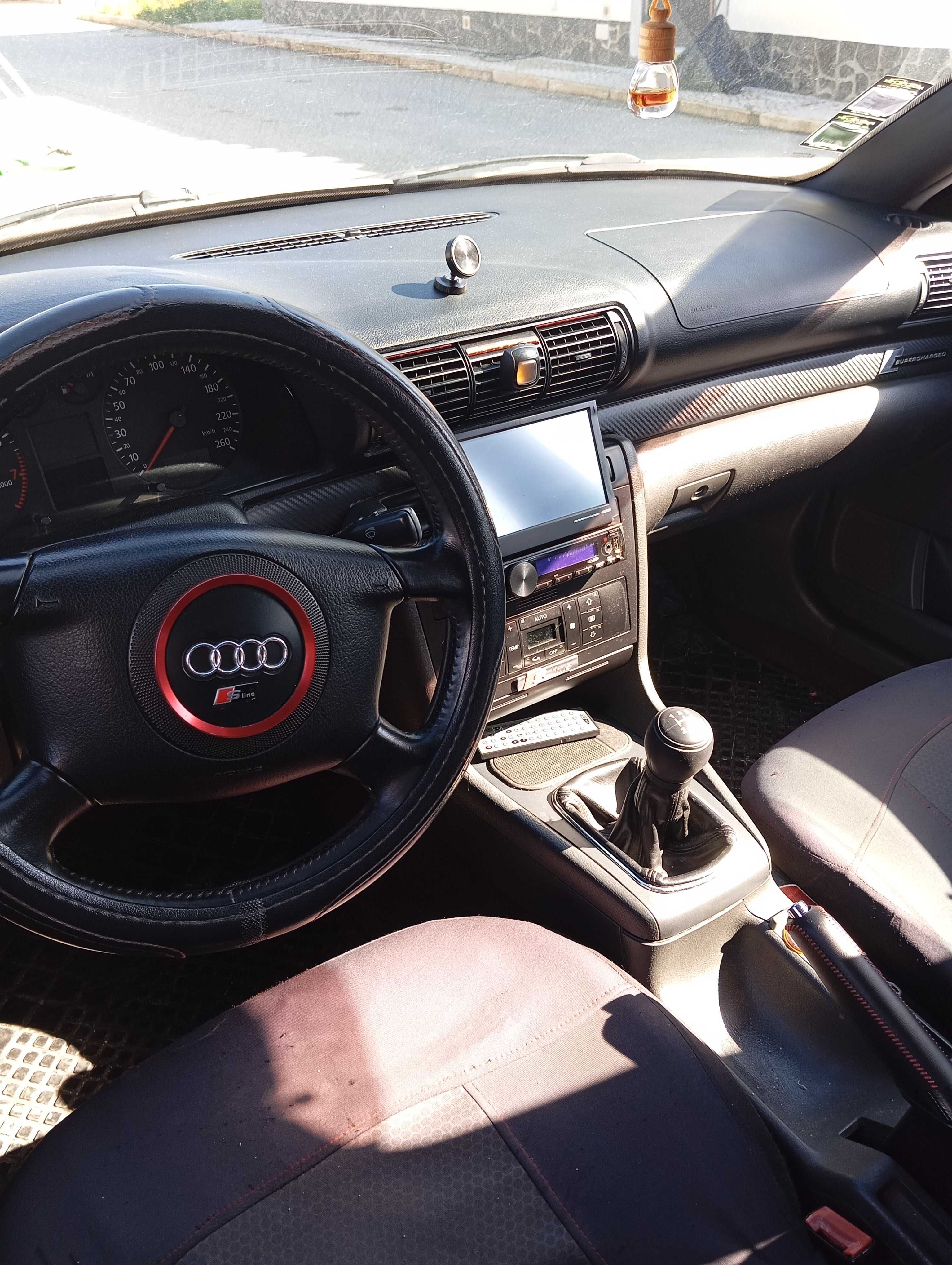 Audi A4 B5 – 2000 – Gasolina 
Valor negociável.