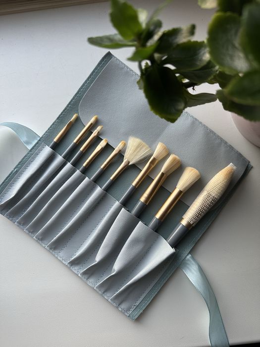 Набір пензликів для макіяжу в чохлі