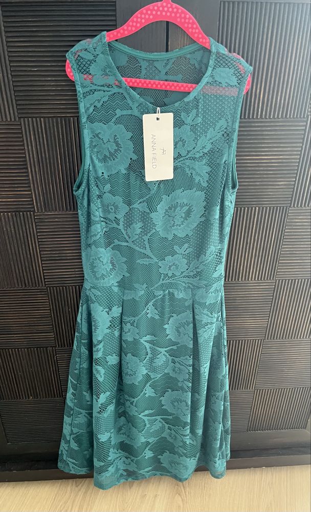 Koronkowa rozkloszowana sukienka Roz.XS