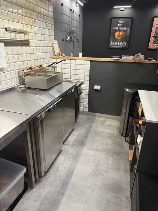 Odstąpię wyposażony lokal gastronomiczny po burgerowni / Legionowo