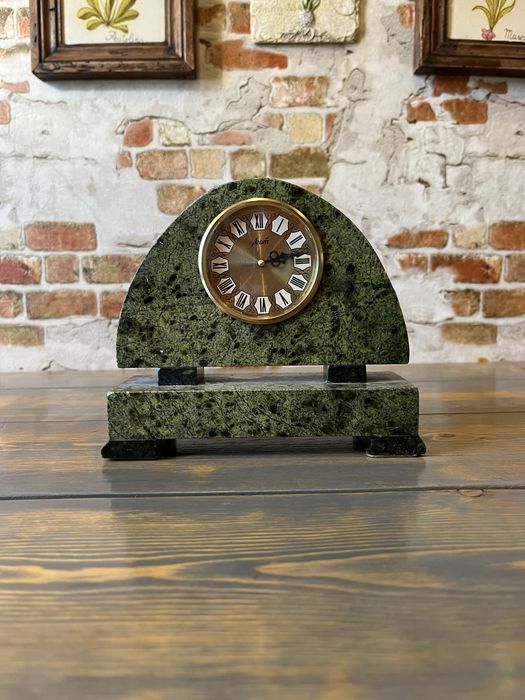 Часы Агат в змеевике. СССР.