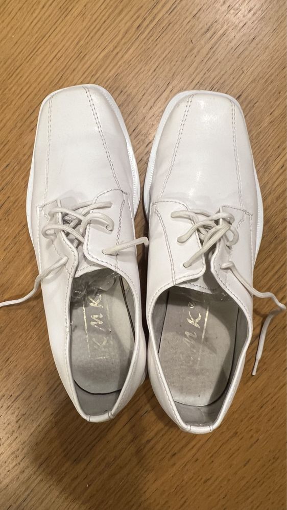 Białe skórzane półbuty buty dla chłopca do komunii 30