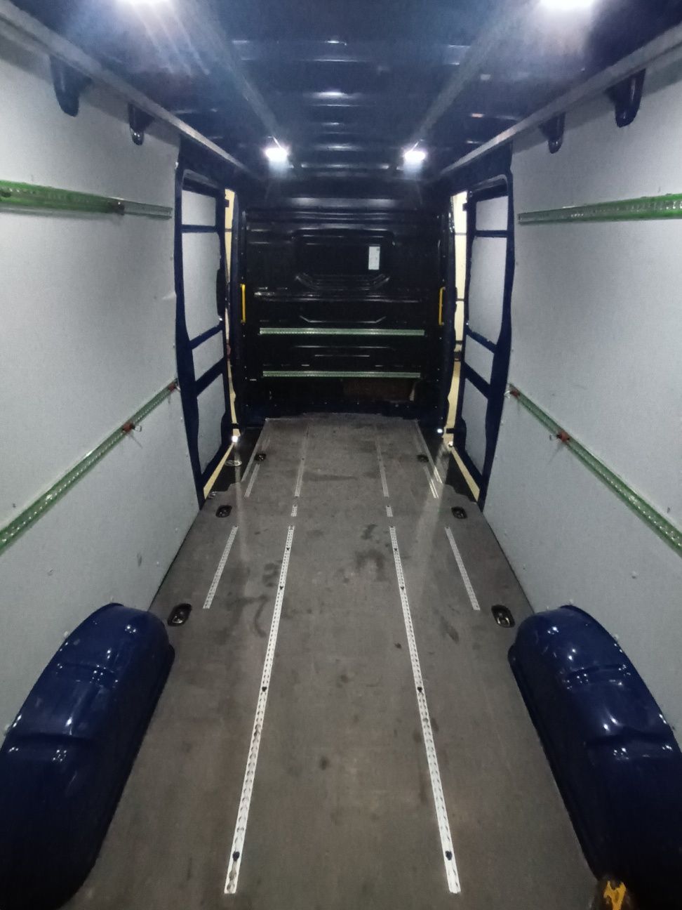 Zabudowa ładunkowa  busa man tge crafter kompletna firmy boot