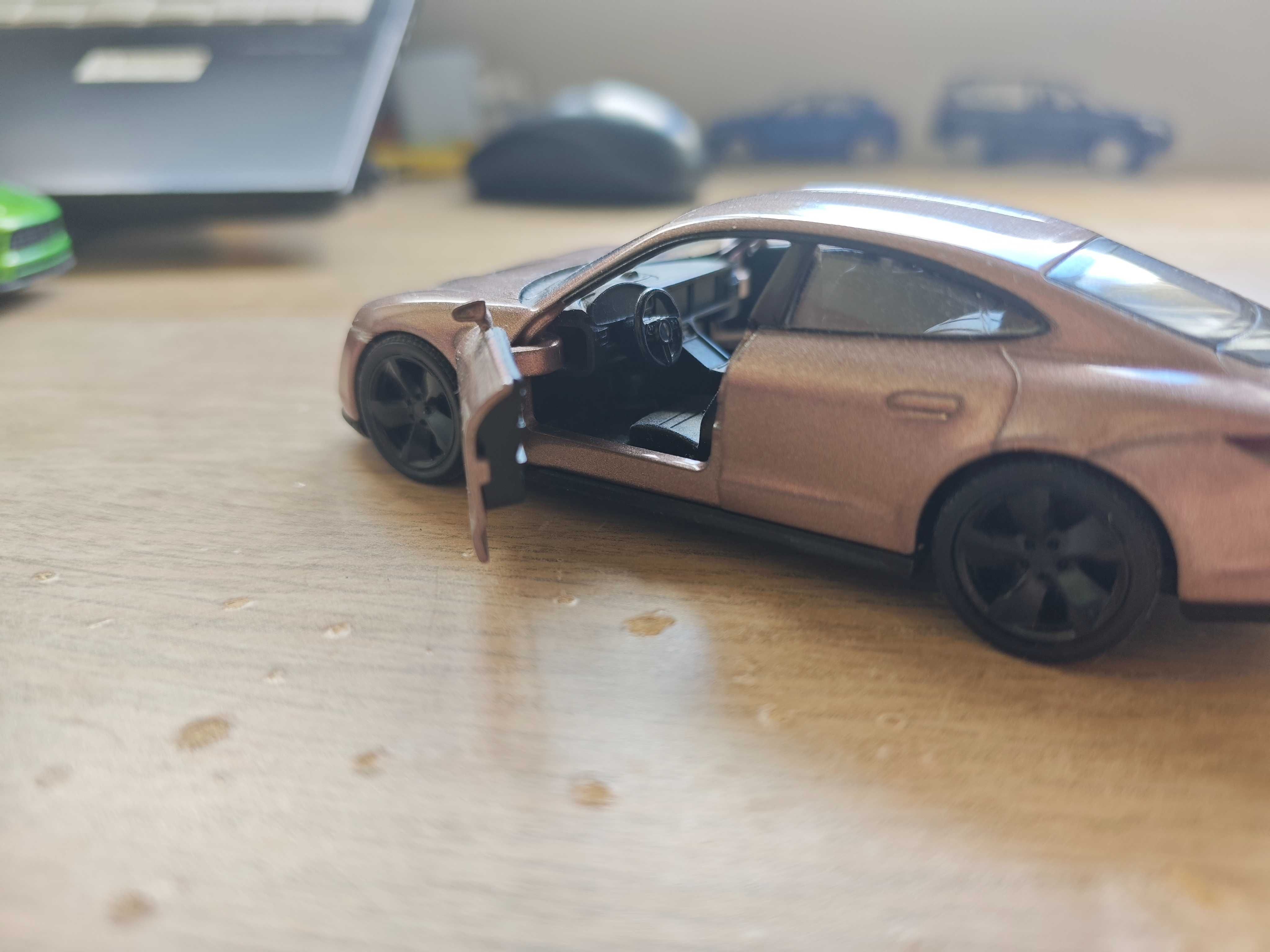 Miniatura Porsche Taycan
