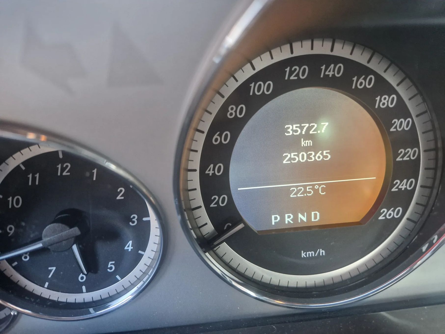 Mercedes-Benz Klasa E Bezwypadkowy, stan blacharsko lakierniczy idealny.