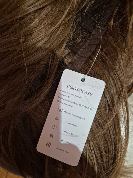 Peruka blond średniej długości. NOWA.