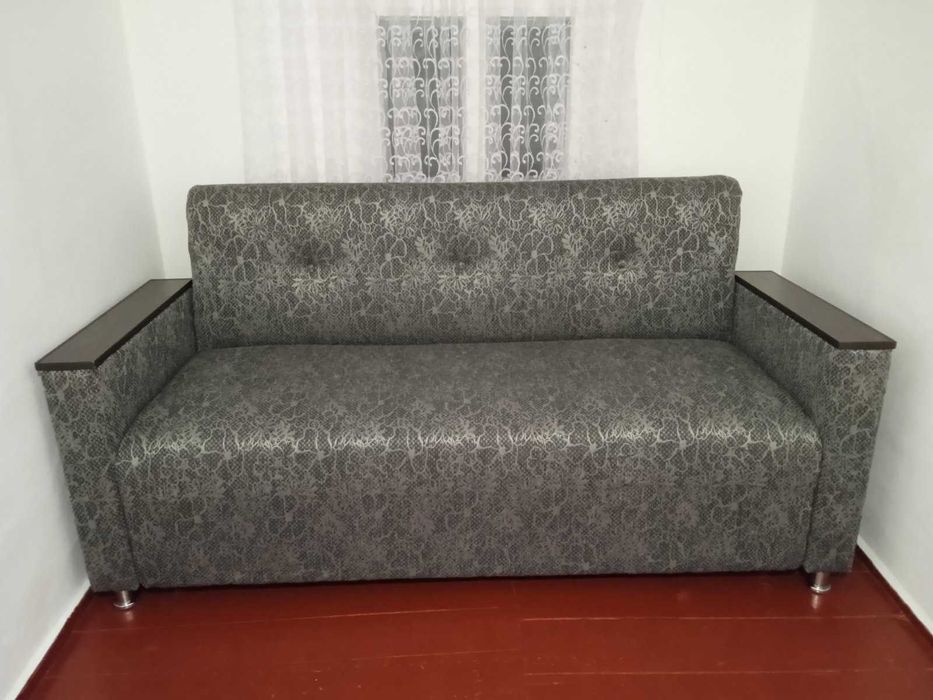 Не розкладний диван