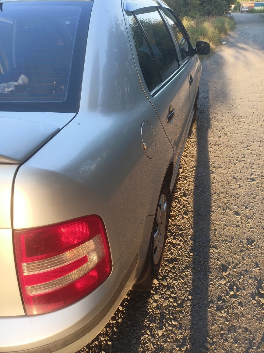 Fabia Sedan 2006 1,2 (rest, офіційна), газ/бенз, конд, зимові колеса
