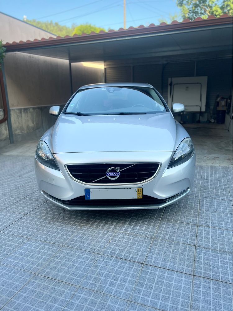 Volvo  V40  1.6 D2 Momentum PowerShift Eco