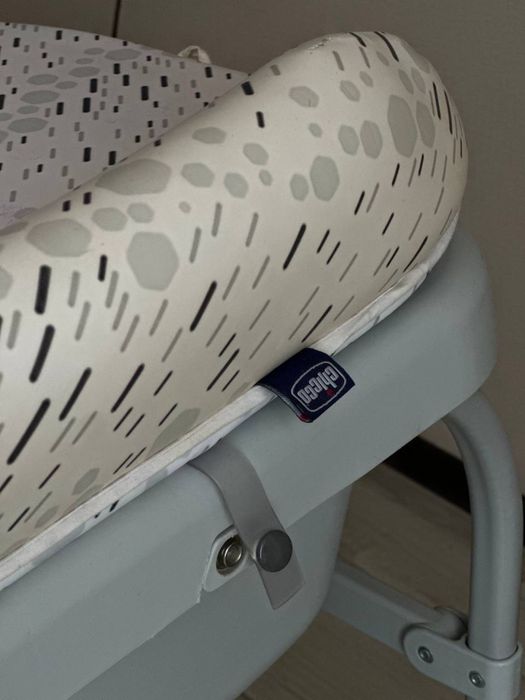 Столик для пеленання з ванночкою Chicco