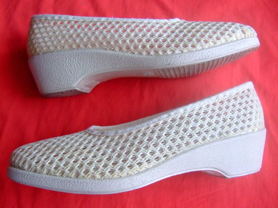Buty espadryle damskie elastyczne  rozmiar 36-37 (4) dł. wkładki 23 cm
