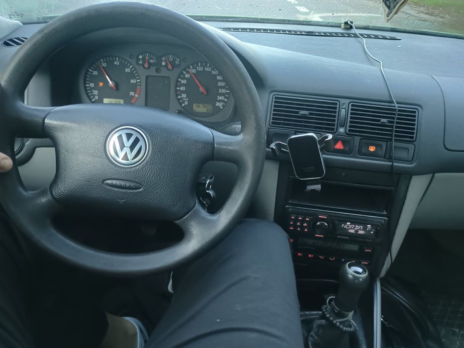 OC na rok VW Golf 4 1.6benz/Gaz 364t.km. Hak Klima