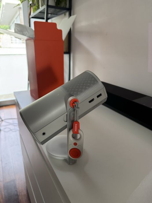 Projetor portatil xgimi mogo4 com pes