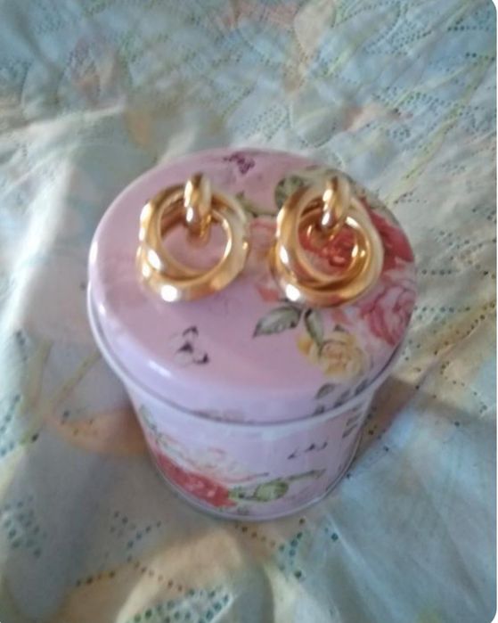 Серьги,гвоздики.