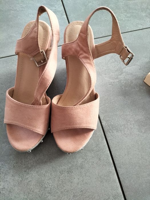 Nowe buty na koturnie damskie
