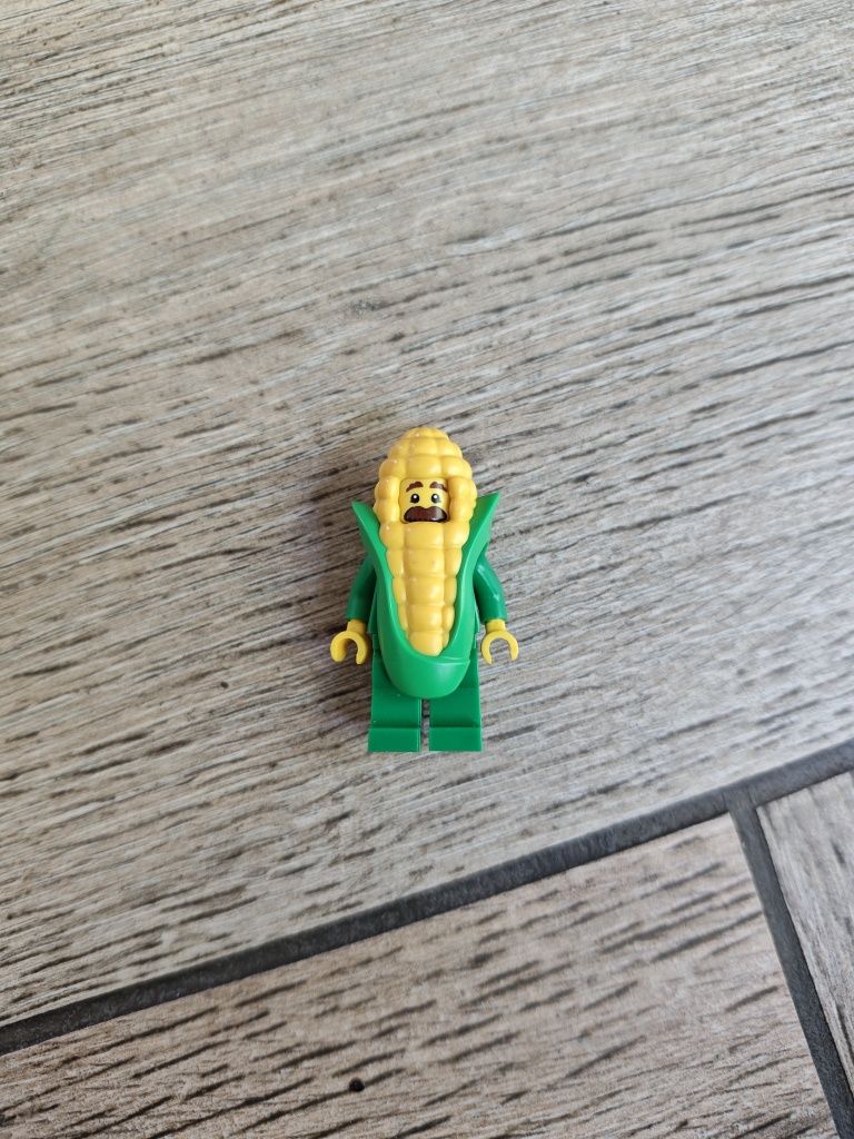 Lego Minifigurka Corn Cob Guy 71018.
