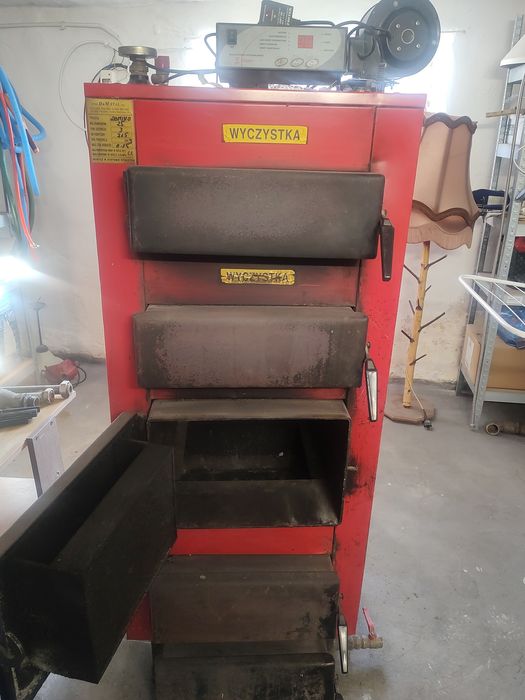 Części do pieca centralnego ogrzewania.