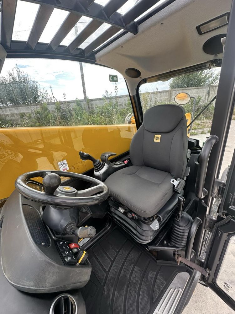 Телескопічні Погружчики JCB 550-80 AgriSuper