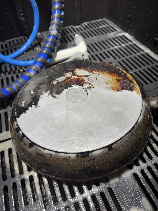 Надоємо послуги Аквабласту ,піскоструй ,порошкова покрасуа,мийка днища