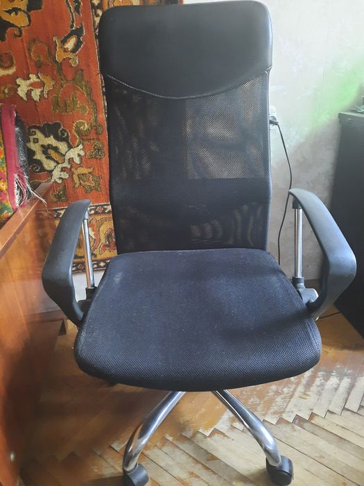 Продам крісло офісне чорне з JYSK