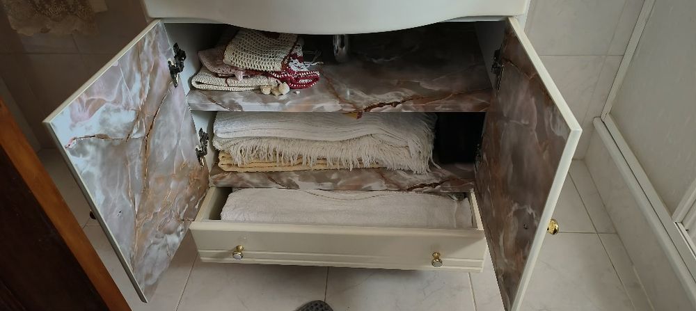 Móvel antigo casa de banho