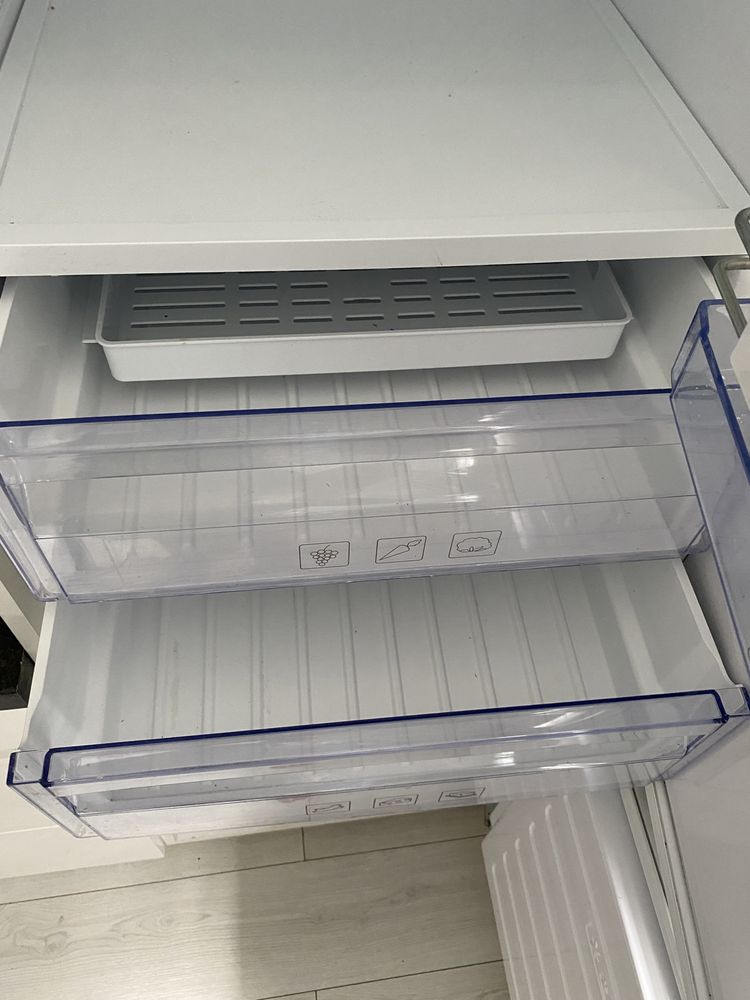 Komplet półek i szuflad do lodówki Beko - BCN 130001