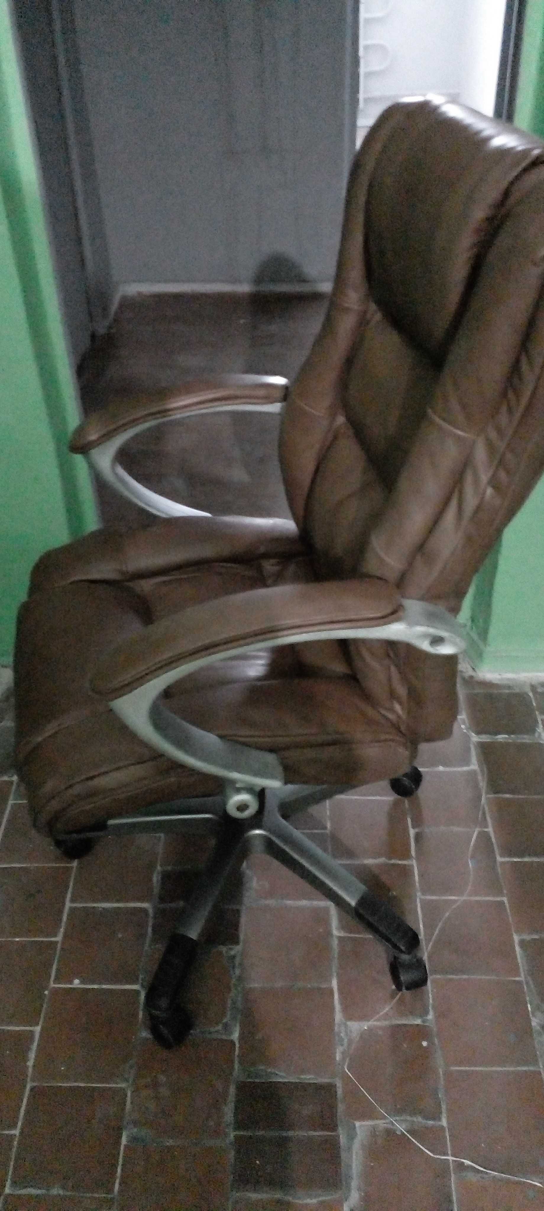 Продам кресло руководителя натуральная кожа