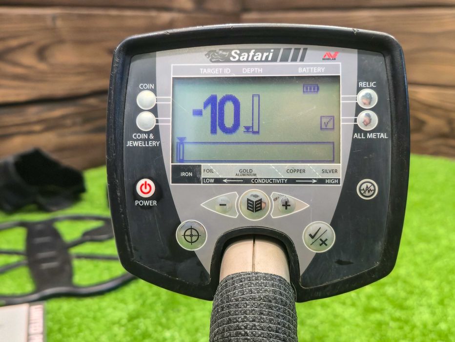 Металошукач Minelab Safari