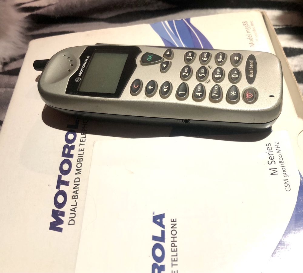 Раритетний телефон Motorola M3588, комплект