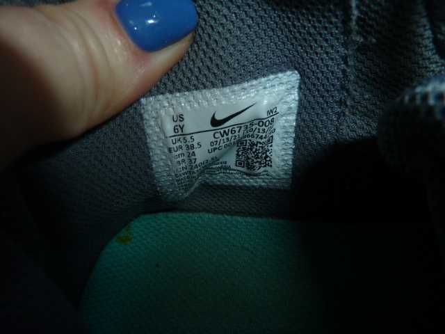 Баскетбольные кроссовки nike hustle, р 38,5 стелька 24,8 см ( UK 5.5)